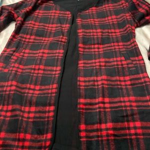 Soft jacket. Tag says polyester.Mother’s closet. Never been worn. Poly lining.